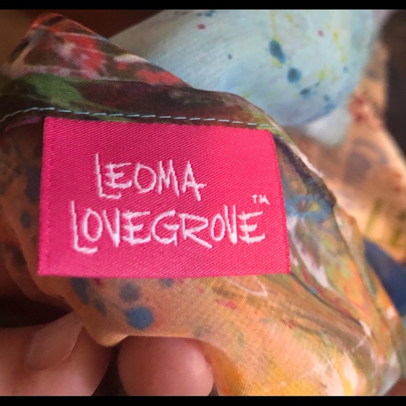 Selection of scarves - Picture 5 of 9